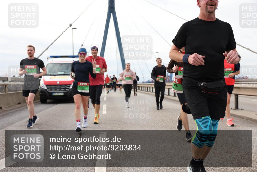 03.10.2025 - Köhlbrandbrückenlauf Lena Gebhardt http://msf.ph/oto/9203834 03.10.2025 15:54:37 Position 2 80 meine-sportfotos.de