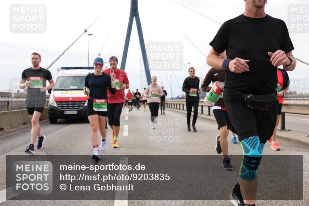 03.10.2025 - Köhlbrandbrückenlauf Lena Gebhardt http://msf.ph/oto/9203835 03.10.2025 15:54:37 Position 2  meine-sportfotos.de