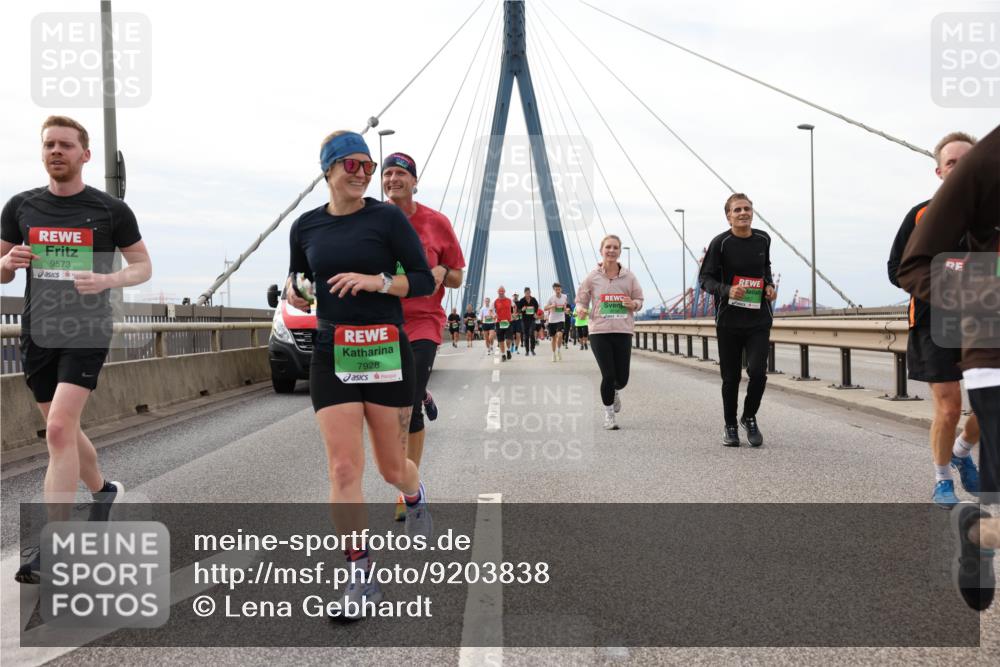 03.10.2025 - Köhlbrandbrückenlauf Lena Gebhardt http://msf.ph/oto/9203838 03.10.2025 15:54:37 Position 2 9573, 7928 meine-sportfotos.de