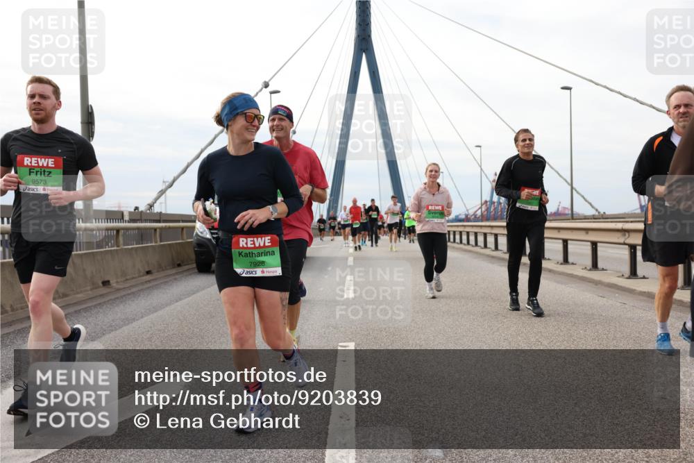 03.10.2025 - Köhlbrandbrückenlauf Lena Gebhardt http://msf.ph/oto/9203839 03.10.2025 15:54:38 Position 2 9573, 7928 meine-sportfotos.de