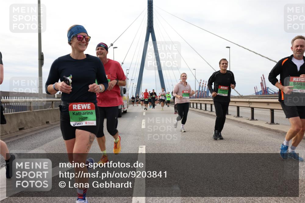 03.10.2025 - Köhlbrandbrückenlauf Lena Gebhardt http://msf.ph/oto/9203841 03.10.2025 15:54:38 Position 2 7928, 7957, 7574 meine-sportfotos.de