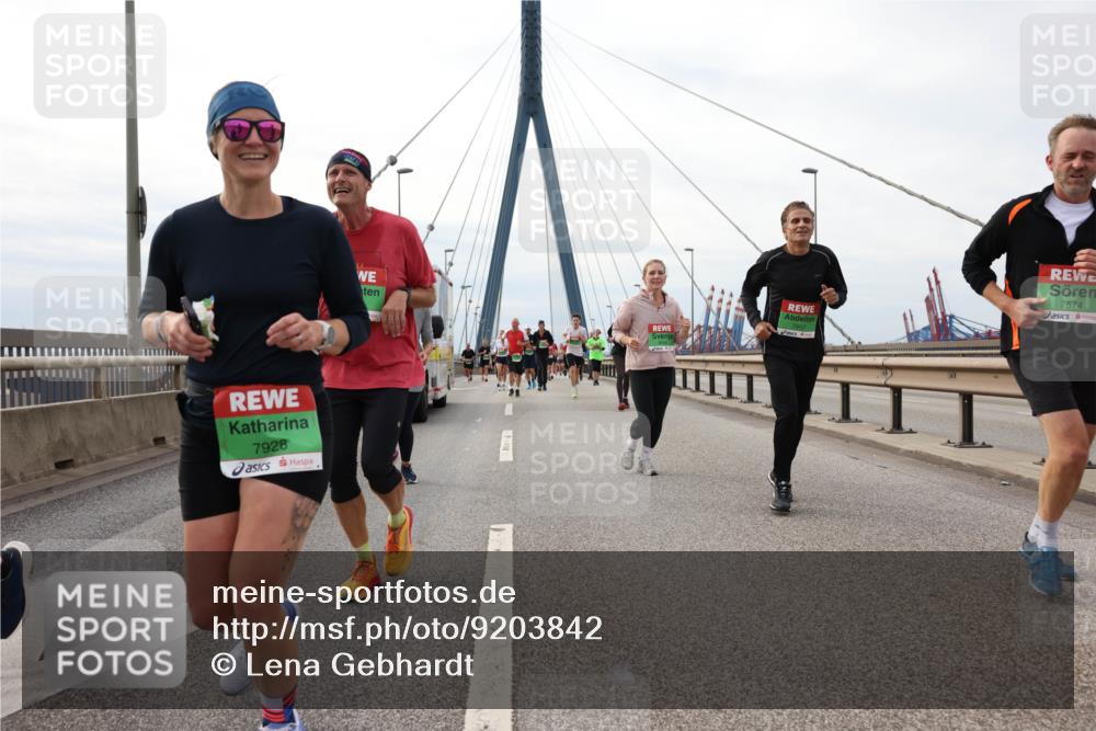 03.10.2025 - Köhlbrandbrückenlauf Lena Gebhardt http://msf.ph/oto/9203842 03.10.2025 15:54:38 Position 2 7928, 7957, 7574 meine-sportfotos.de