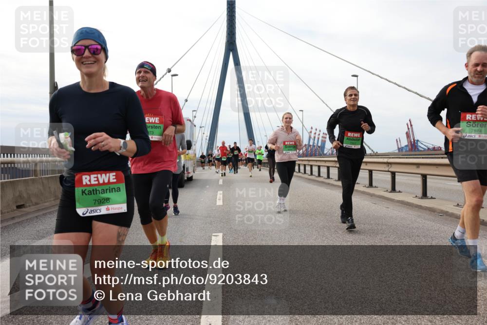 03.10.2025 - Köhlbrandbrückenlauf Lena Gebhardt http://msf.ph/oto/9203843 03.10.2025 15:54:38 Position 2 7928, 973, 7574 meine-sportfotos.de