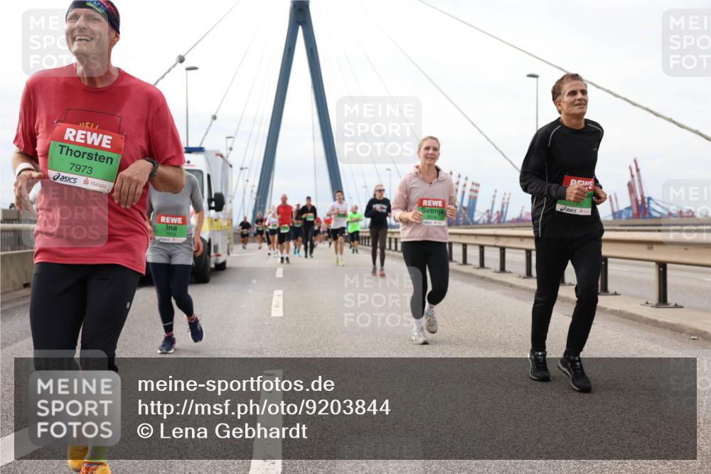03.10.2025 - Köhlbrandbrückenlauf Lena Gebhardt http://msf.ph/oto/9203844 03.10.2025 15:54:38 Position 2 7973, 7919, 7957 meine-sportfotos.de