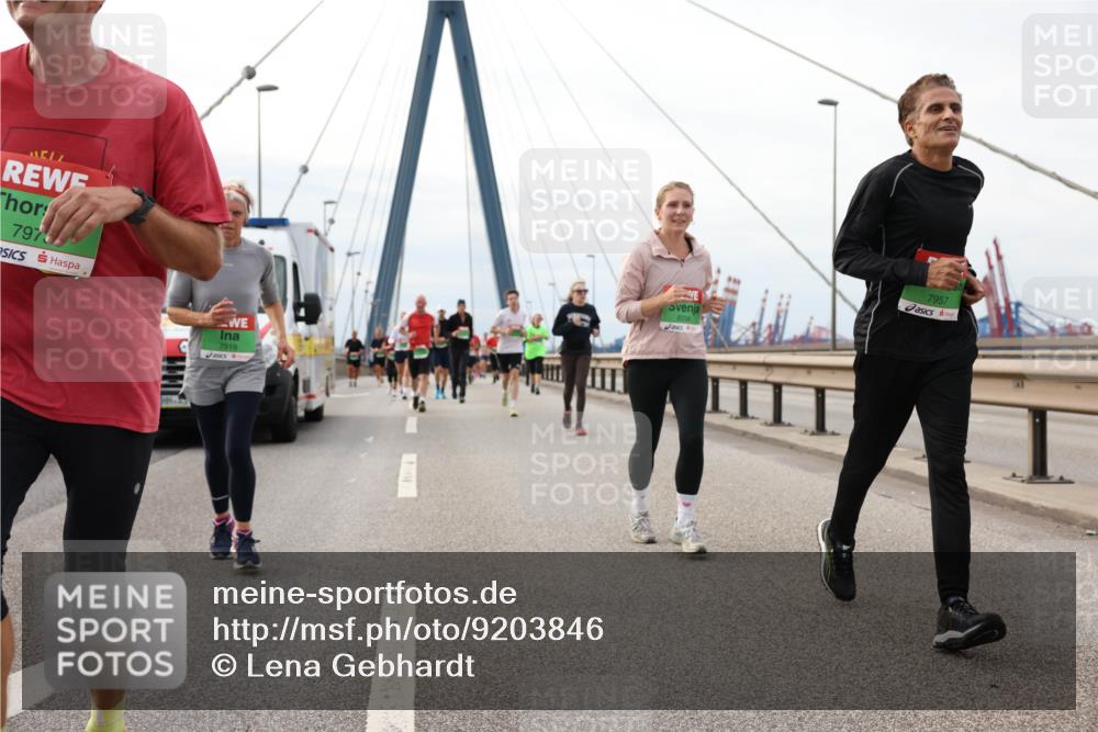 03.10.2025 - Köhlbrandbrückenlauf Lena Gebhardt http://msf.ph/oto/9203846 03.10.2025 15:54:38 Position 2 7976, 7919, 8056, 7957 meine-sportfotos.de