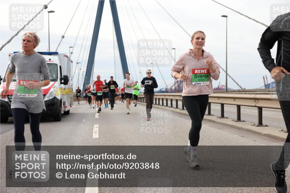 03.10.2025 - Köhlbrandbrückenlauf Lena Gebhardt http://msf.ph/oto/9203848 03.10.2025 15:54:39 Position 2 7919, 8056 meine-sportfotos.de