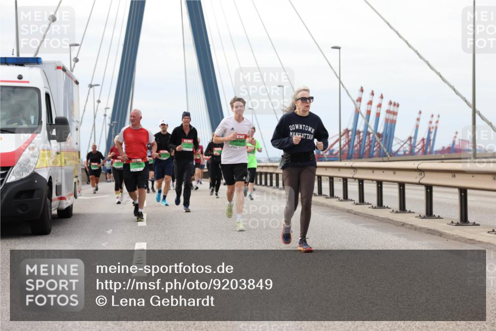 03.10.2025 - Köhlbrandbrückenlauf Lena Gebhardt http://msf.ph/oto/9203849 03.10.2025 15:54:40 Position 2  meine-sportfotos.de