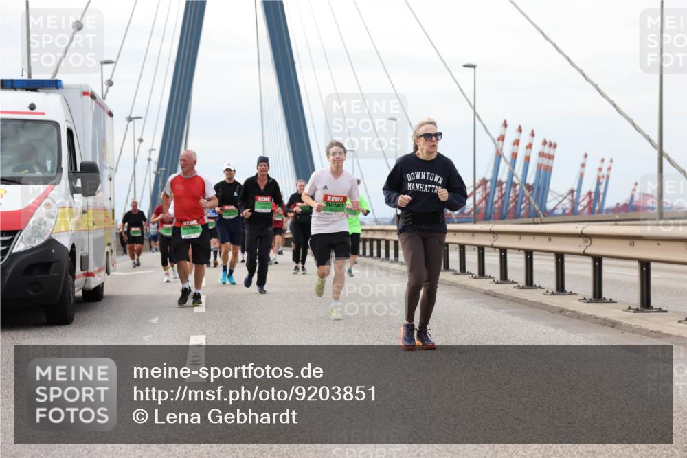 03.10.2025 - Köhlbrandbrückenlauf Lena Gebhardt http://msf.ph/oto/9203851 03.10.2025 15:54:40 Position 2  meine-sportfotos.de