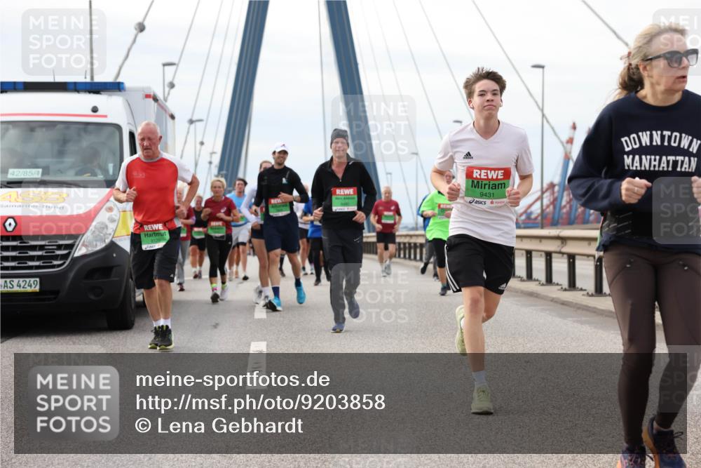 03.10.2025 - Köhlbrandbrückenlauf Lena Gebhardt http://msf.ph/oto/9203858 03.10.2025 15:54:42 Position 2 42, 85, 4, 4, 3, 4249, 90, 8120, 9431 meine-sportfotos.de