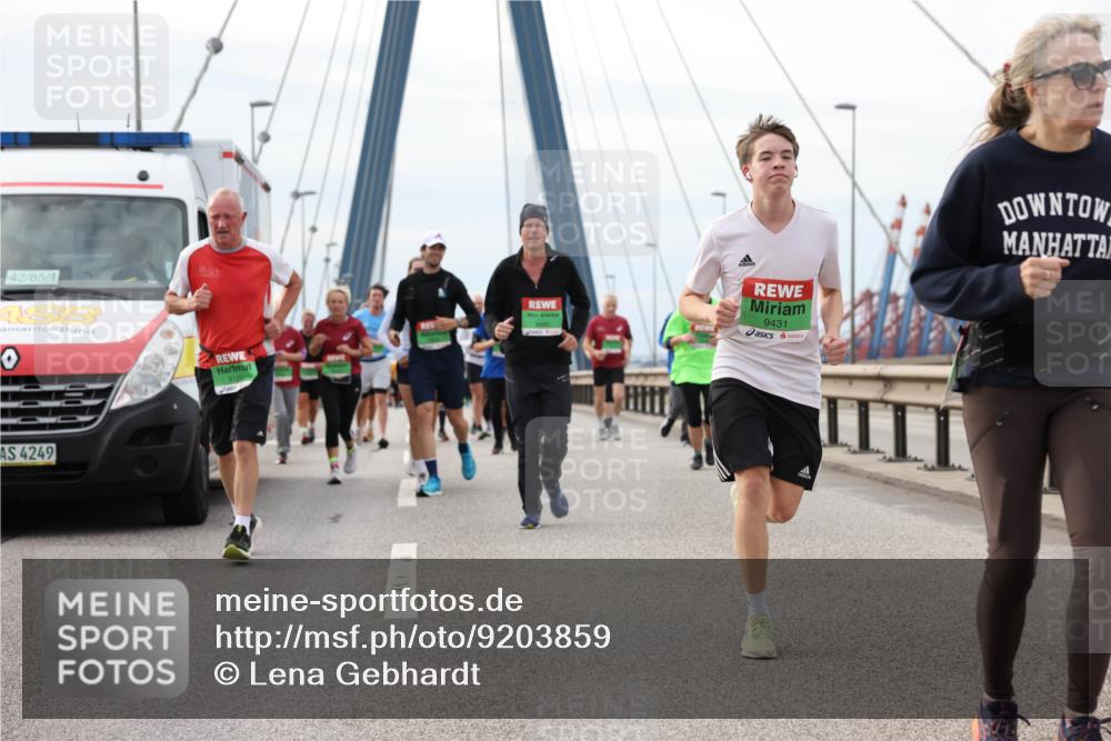 03.10.2025 - Köhlbrandbrückenlauf Lena Gebhardt http://msf.ph/oto/9203859 03.10.2025 15:54:42 Position 2 42, 85, 4, 4, 3, 4249, 9431 meine-sportfotos.de