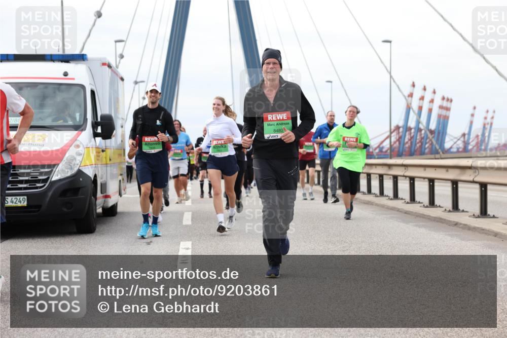 03.10.2025 - Köhlbrandbrückenlauf Lena Gebhardt http://msf.ph/oto/9203861 03.10.2025 15:54:43 Position 2 2, 85, 4249, 8480 meine-sportfotos.de