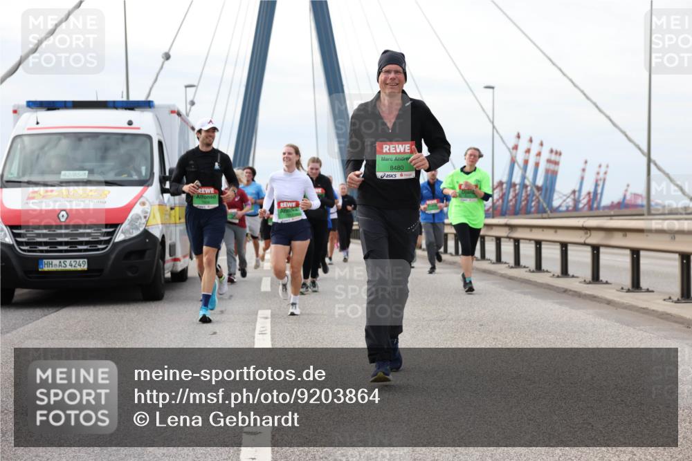 03.10.2025 - Köhlbrandbrückenlauf Lena Gebhardt http://msf.ph/oto/9203864 03.10.2025 15:54:44 Position 2 42, 854, 4249, 8480 meine-sportfotos.de