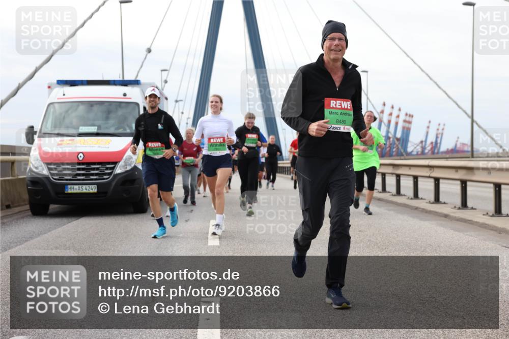 03.10.2025 - Köhlbrandbrückenlauf Lena Gebhardt http://msf.ph/oto/9203866 03.10.2025 15:54:44 Position 2 4249, 8480 meine-sportfotos.de