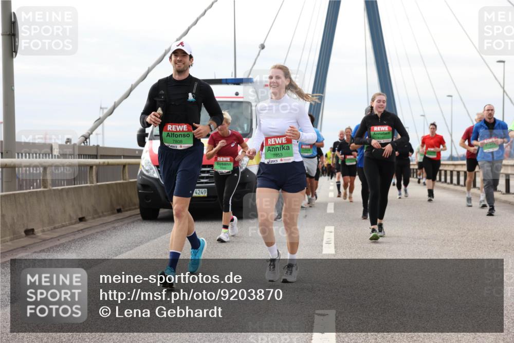 03.10.2025 - Köhlbrandbrückenlauf Lena Gebhardt http://msf.ph/oto/9203870 03.10.2025 15:54:45 Position 2 7808, 4249, 7853 meine-sportfotos.de
