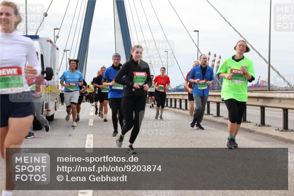 03.10.2025 - Köhlbrandbrückenlauf Lena Gebhardt http://msf.ph/oto/9203874 03.10.2025 15:54:46 Position 2 7853 meine-sportfotos.de