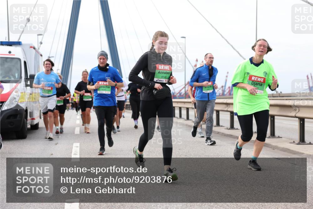 03.10.2025 - Köhlbrandbrückenlauf Lena Gebhardt http://msf.ph/oto/9203876 03.10.2025 15:54:47 Position 2 9245, 9140 meine-sportfotos.de
