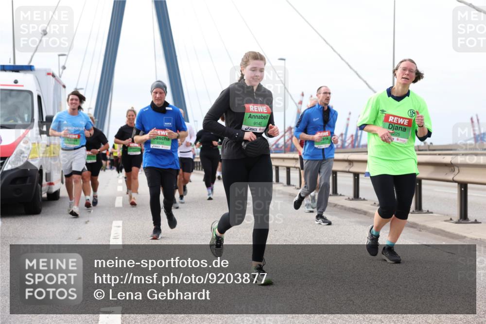 03.10.2025 - Köhlbrandbrückenlauf Lena Gebhardt http://msf.ph/oto/9203877 03.10.2025 15:54:47 Position 2 9140, 9245, 6225 meine-sportfotos.de