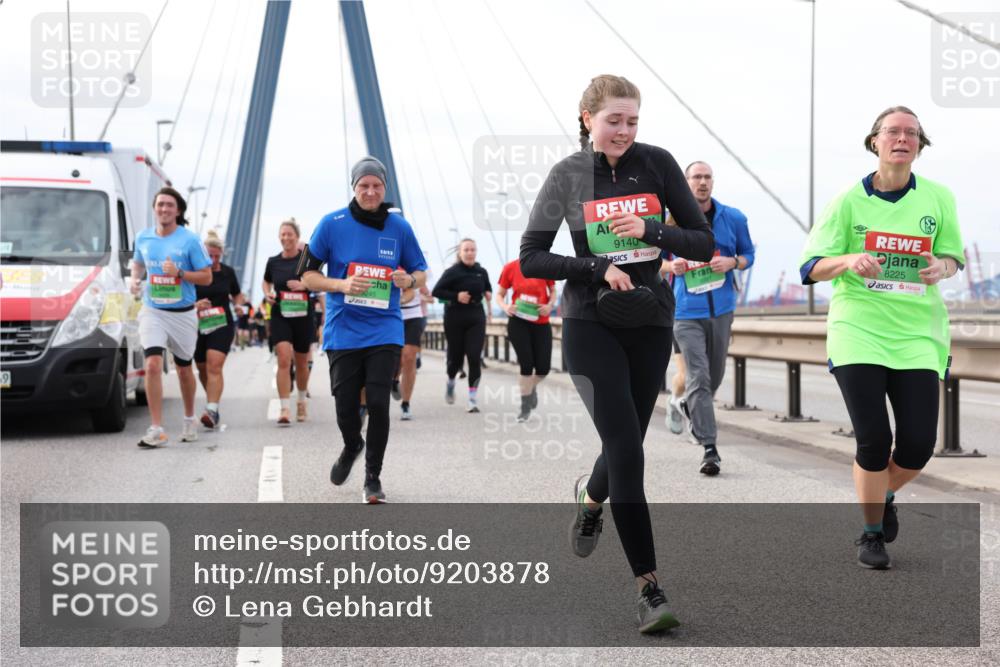 03.10.2025 - Köhlbrandbrückenlauf Lena Gebhardt http://msf.ph/oto/9203878 03.10.2025 15:54:47 Position 2 9140, 8225 meine-sportfotos.de