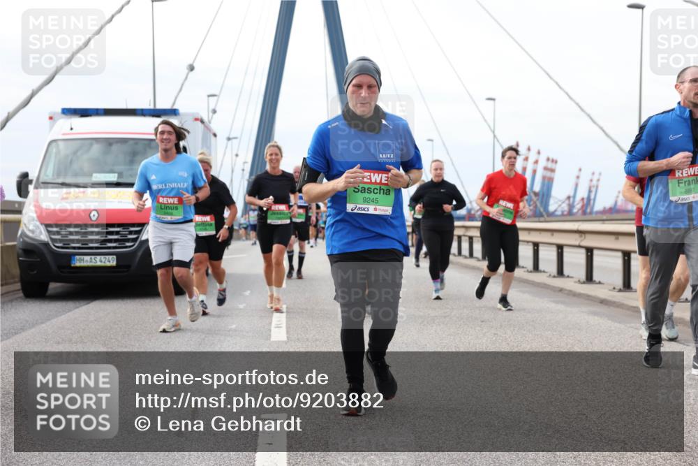 03.10.2025 - Köhlbrandbrückenlauf Lena Gebhardt http://msf.ph/oto/9203882 03.10.2025 15:54:48 Position 2 4249, 9245, 8997 meine-sportfotos.de