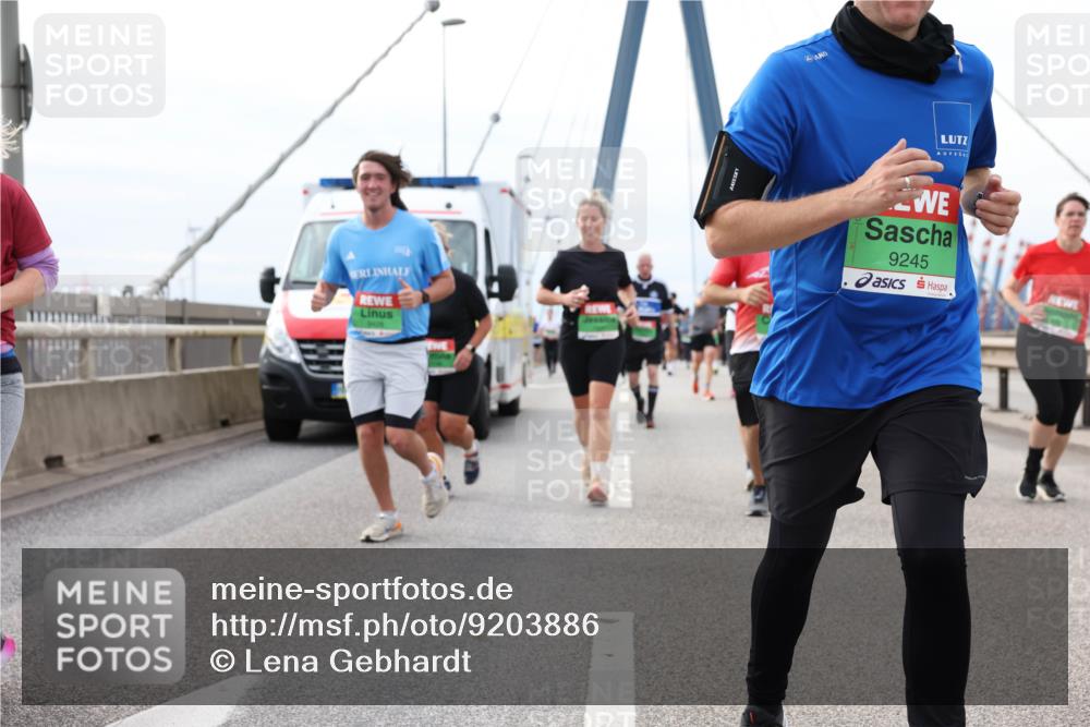 03.10.2025 - Köhlbrandbrückenlauf Lena Gebhardt http://msf.ph/oto/9203886 03.10.2025 15:54:49 Position 2 9245 meine-sportfotos.de