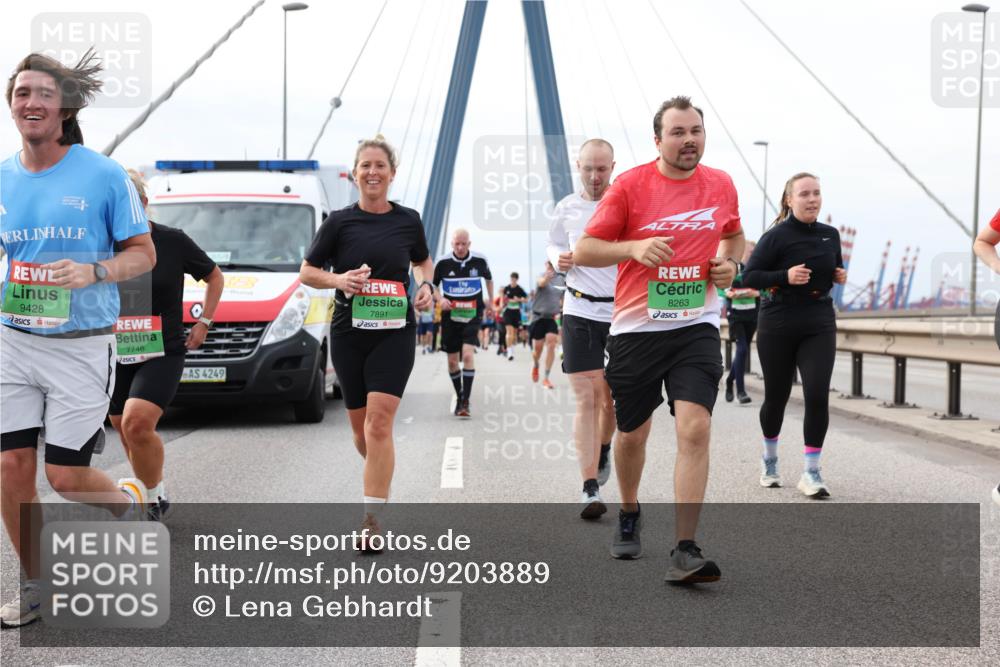 03.10.2025 - Köhlbrandbrückenlauf Lena Gebhardt http://msf.ph/oto/9203889 03.10.2025 15:54:50 Position 2 9428, 7746, 4249, 7891, 8263 meine-sportfotos.de