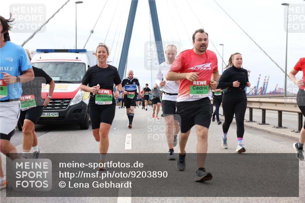 03.10.2025 - Köhlbrandbrückenlauf Lena Gebhardt http://msf.ph/oto/9203890 03.10.2025 15:54:50 Position 2 7746, 7891, 8263, 4249 meine-sportfotos.de