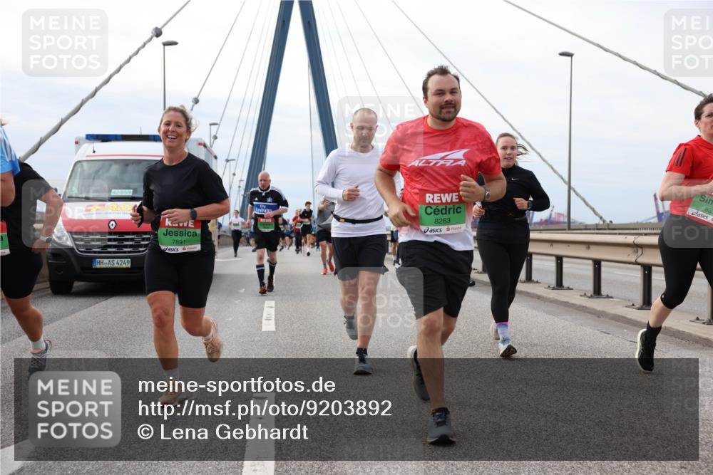 03.10.2025 - Köhlbrandbrückenlauf Lena Gebhardt http://msf.ph/oto/9203892 03.10.2025 15:54:50 Position 2 42, 85, 7891, 4249, 8263, 832 meine-sportfotos.de