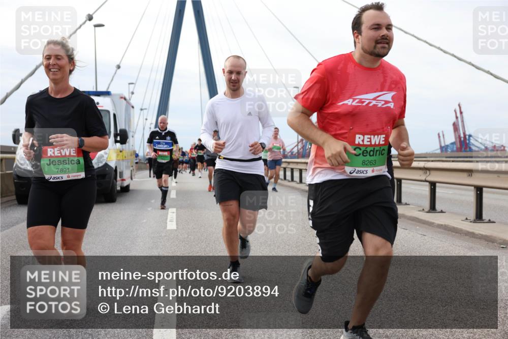 03.10.2025 - Köhlbrandbrückenlauf Lena Gebhardt http://msf.ph/oto/9203894 03.10.2025 15:54:50 Position 2 7891, 8263 meine-sportfotos.de