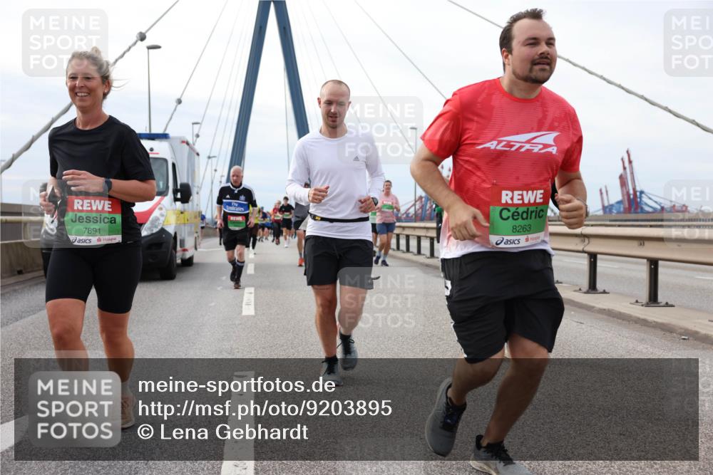 03.10.2025 - Köhlbrandbrückenlauf Lena Gebhardt http://msf.ph/oto/9203895 03.10.2025 15:54:51 Position 2 7891, 8263 meine-sportfotos.de