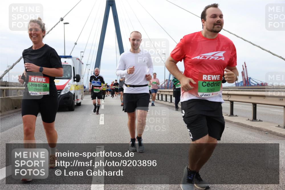 03.10.2025 - Köhlbrandbrückenlauf Lena Gebhardt http://msf.ph/oto/9203896 03.10.2025 15:54:51 Position 2 7891, 8263 meine-sportfotos.de