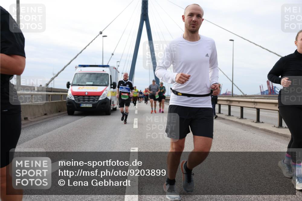 03.10.2025 - Köhlbrandbrückenlauf Lena Gebhardt http://msf.ph/oto/9203899 03.10.2025 15:54:51 Position 2 4249 meine-sportfotos.de