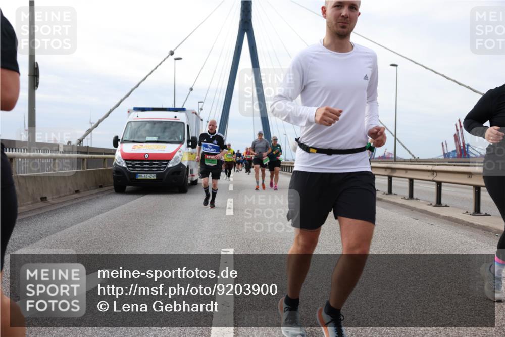 03.10.2025 - Köhlbrandbrückenlauf Lena Gebhardt http://msf.ph/oto/9203900 03.10.2025 15:54:51 Position 2 4249 meine-sportfotos.de