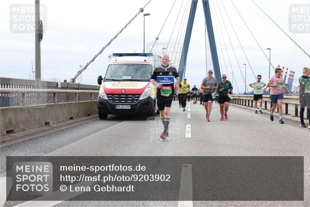 03.10.2025 - Köhlbrandbrückenlauf Lena Gebhardt http://msf.ph/oto/9203902 03.10.2025 15:54:52 Position 2 42, 85, 1, 4249 meine-sportfotos.de