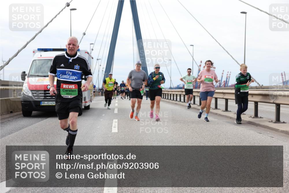 03.10.2025 - Köhlbrandbrückenlauf Lena Gebhardt http://msf.ph/oto/9203906 03.10.2025 15:54:53 Position 2 4249, 8844 meine-sportfotos.de