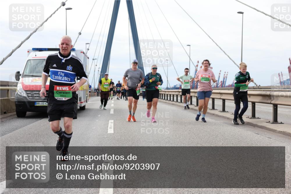 03.10.2025 - Köhlbrandbrückenlauf Lena Gebhardt http://msf.ph/oto/9203907 03.10.2025 15:54:53 Position 2 42, 8844 meine-sportfotos.de