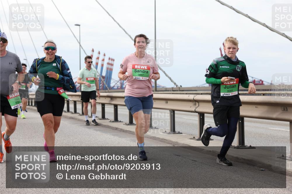 03.10.2025 - Köhlbrandbrückenlauf Lena Gebhardt http://msf.ph/oto/9203913 03.10.2025 15:54:54 Position 2 9734, 9517, 96, 9064 meine-sportfotos.de