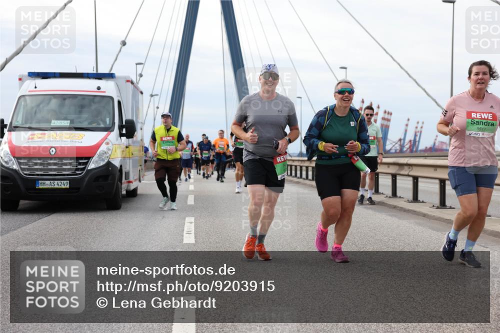 03.10.2025 - Köhlbrandbrückenlauf Lena Gebhardt http://msf.ph/oto/9203915 03.10.2025 15:54:54 Position 2 42, 85, 4, 4, 3, 4249, 9517 meine-sportfotos.de