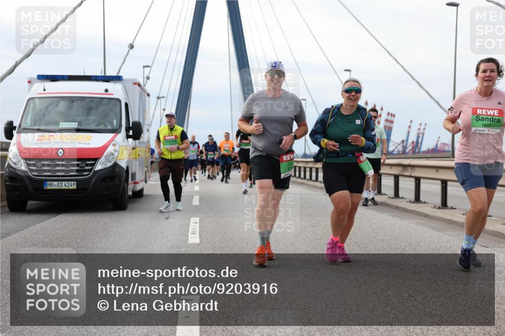 03.10.2025 - Köhlbrandbrückenlauf Lena Gebhardt http://msf.ph/oto/9203916 03.10.2025 15:54:54 Position 2 42, 85, 4, 4, 3, 4249, 9517 meine-sportfotos.de