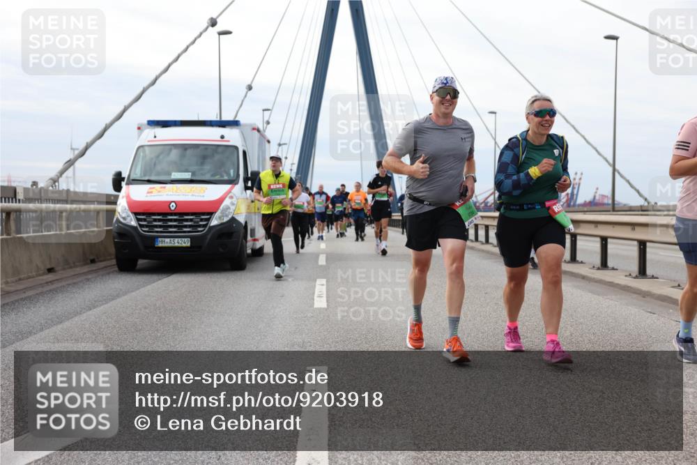 03.10.2025 - Köhlbrandbrückenlauf Lena Gebhardt http://msf.ph/oto/9203918 03.10.2025 15:54:55 Position 2 42, 85, 4, 4249 meine-sportfotos.de