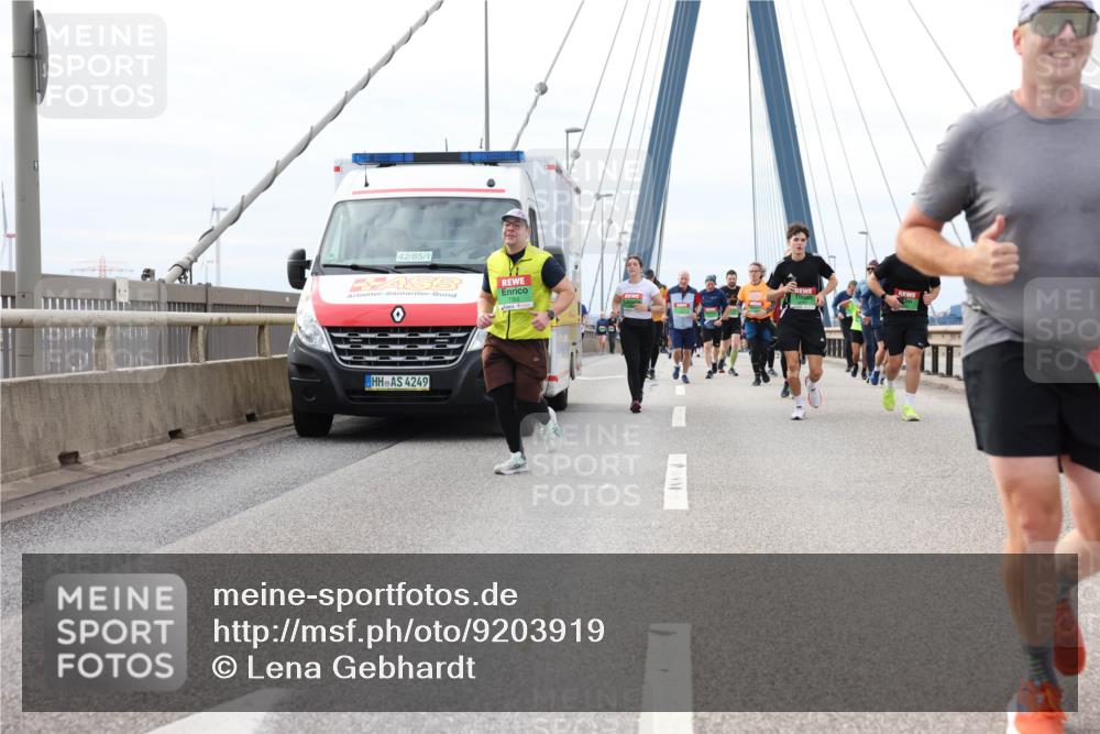 03.10.2025 - Köhlbrandbrückenlauf Lena Gebhardt http://msf.ph/oto/9203919 03.10.2025 15:54:55 Position 2 42, 85, 1, 4249 meine-sportfotos.de