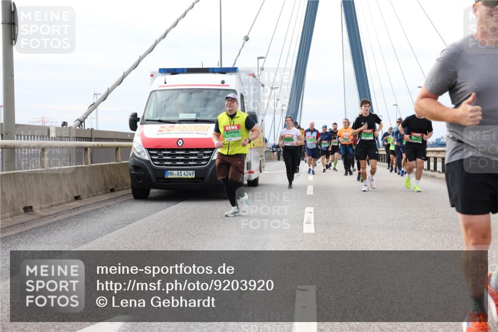 03.10.2025 - Köhlbrandbrückenlauf Lena Gebhardt http://msf.ph/oto/9203920 03.10.2025 15:54:55 Position 2 9, 42, 85, 1, 4249 meine-sportfotos.de