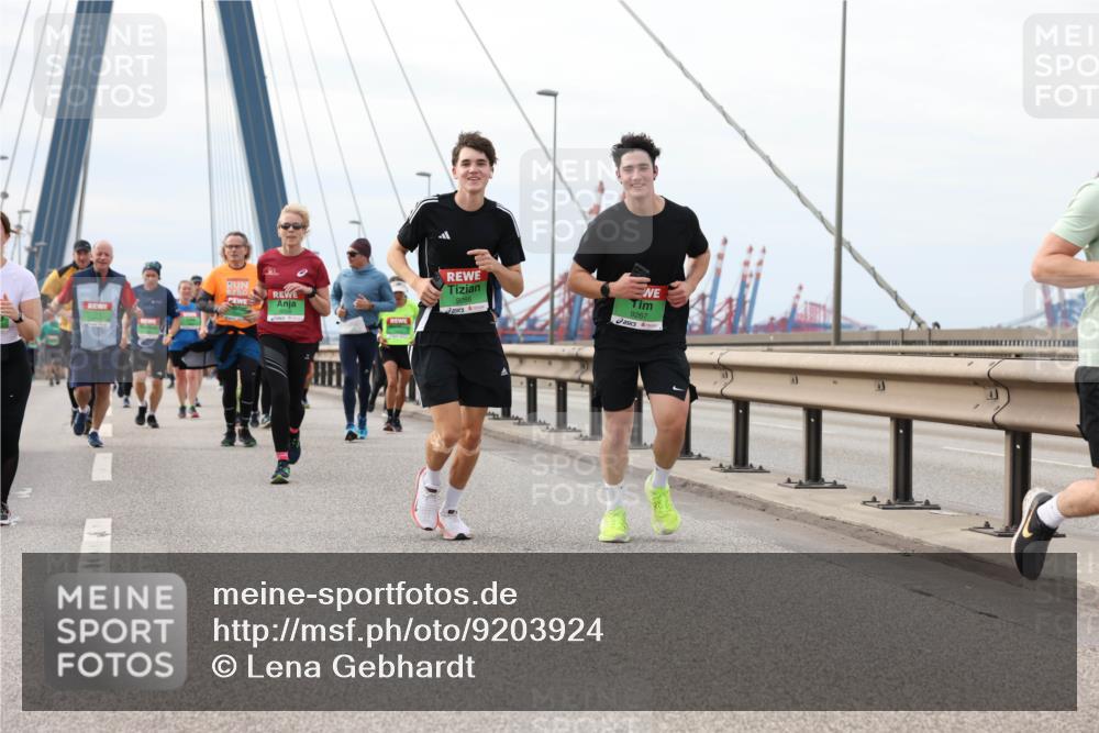 03.10.2025 - Köhlbrandbrückenlauf Lena Gebhardt http://msf.ph/oto/9203924 03.10.2025 15:54:57 Position 2  meine-sportfotos.de