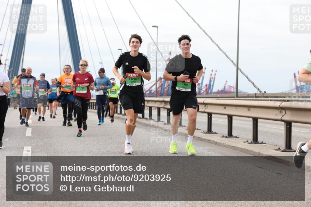 03.10.2025 - Köhlbrandbrückenlauf Lena Gebhardt http://msf.ph/oto/9203925 03.10.2025 15:54:57 Position 2 828, 9266, 9267 meine-sportfotos.de