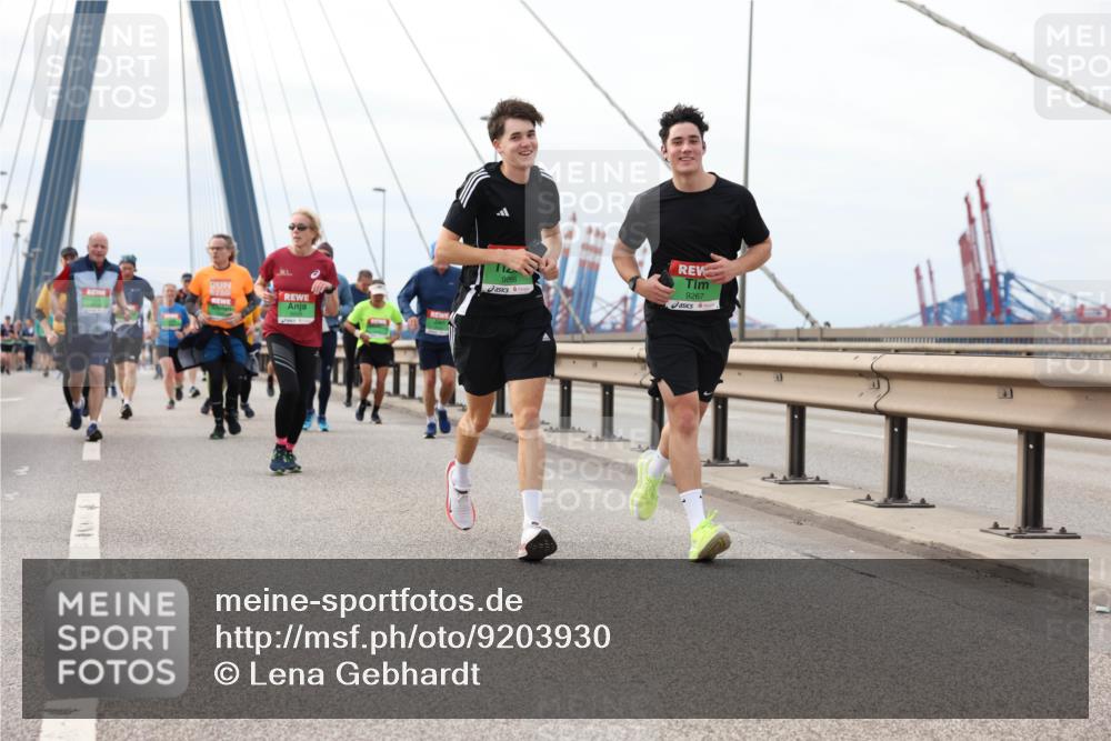 03.10.2025 - Köhlbrandbrückenlauf Lena Gebhardt http://msf.ph/oto/9203930 03.10.2025 15:54:58 Position 2 6286, 11, 9266, 9267 meine-sportfotos.de