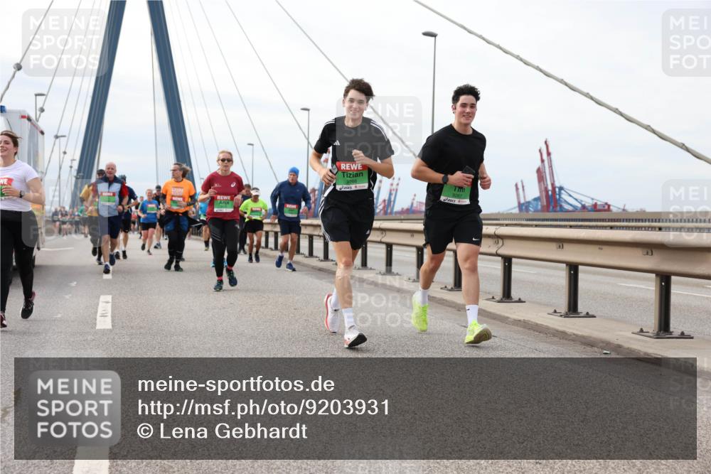 03.10.2025 - Köhlbrandbrückenlauf Lena Gebhardt http://msf.ph/oto/9203931 03.10.2025 15:54:58 Position 2 9266 meine-sportfotos.de