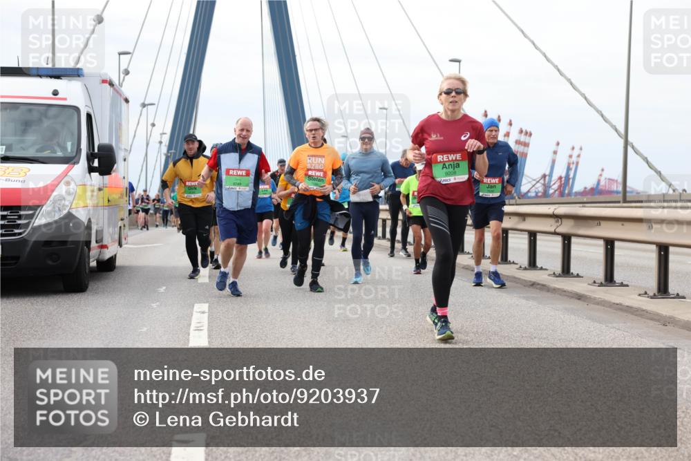 03.10.2025 - Köhlbrandbrückenlauf Lena Gebhardt http://msf.ph/oto/9203937 03.10.2025 15:55:00 Position 2 9749, 9208 meine-sportfotos.de