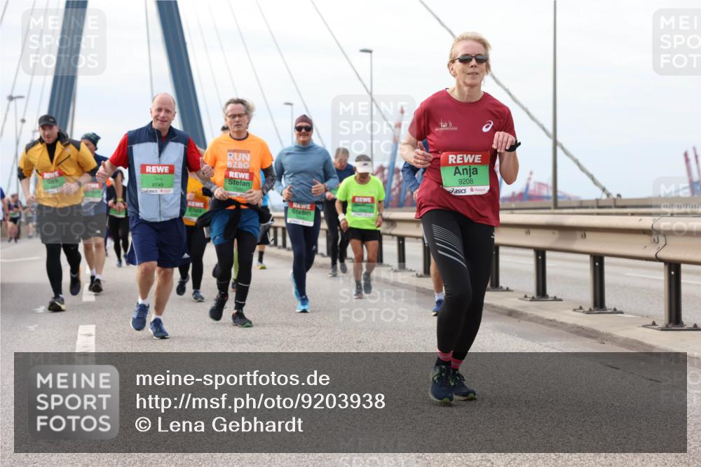 03.10.2025 - Köhlbrandbrückenlauf Lena Gebhardt http://msf.ph/oto/9203938 03.10.2025 15:55:00 Position 2 9749, 7589, 11, 9208 meine-sportfotos.de