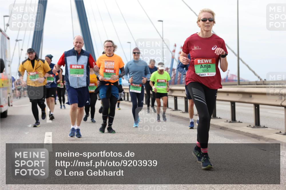 03.10.2025 - Köhlbrandbrückenlauf Lena Gebhardt http://msf.ph/oto/9203939 03.10.2025 15:55:00 Position 2 9749, 9208 meine-sportfotos.de