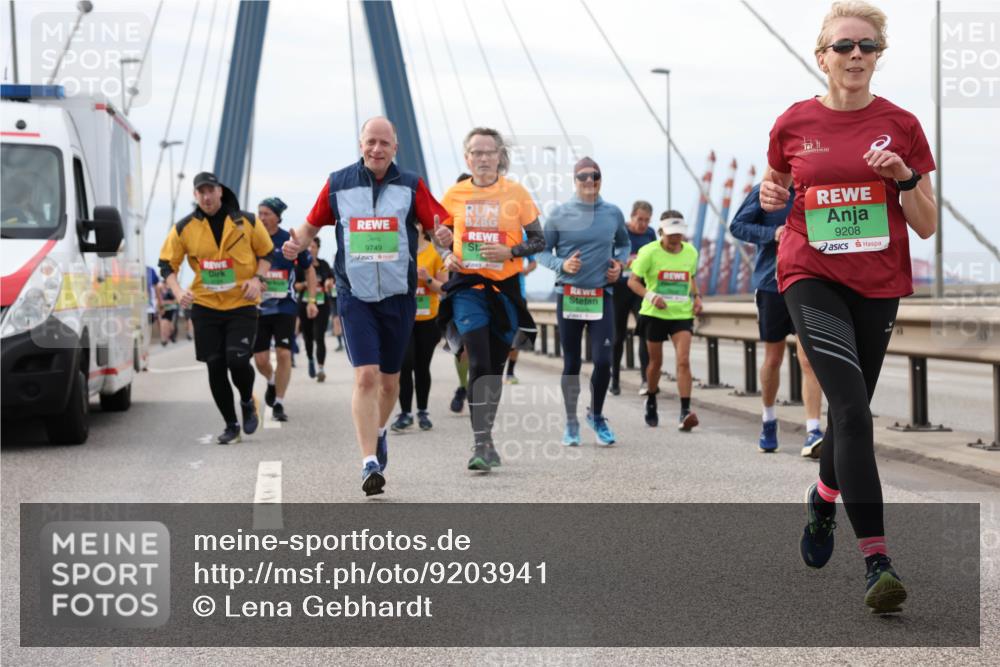 03.10.2025 - Köhlbrandbrückenlauf Lena Gebhardt http://msf.ph/oto/9203941 03.10.2025 15:55:00 Position 2 9749, 9208 meine-sportfotos.de