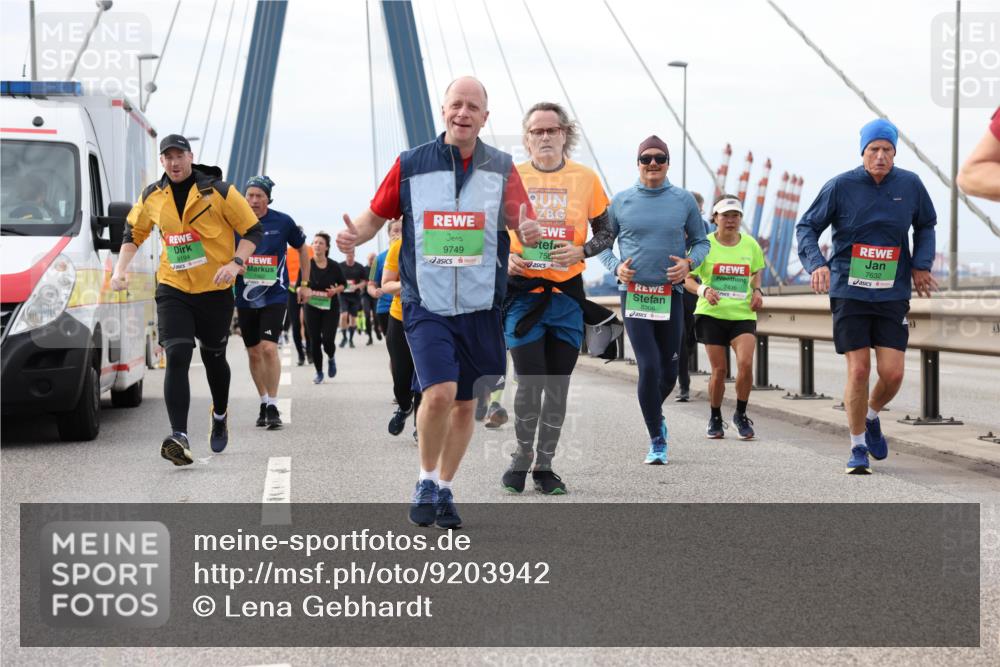03.10.2025 - Köhlbrandbrückenlauf Lena Gebhardt http://msf.ph/oto/9203942 03.10.2025 15:55:01 Position 2 8194, 9749, 758, 8306, 7632, 7436 meine-sportfotos.de